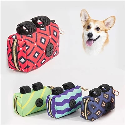 Do custom pet bows fall off easily?